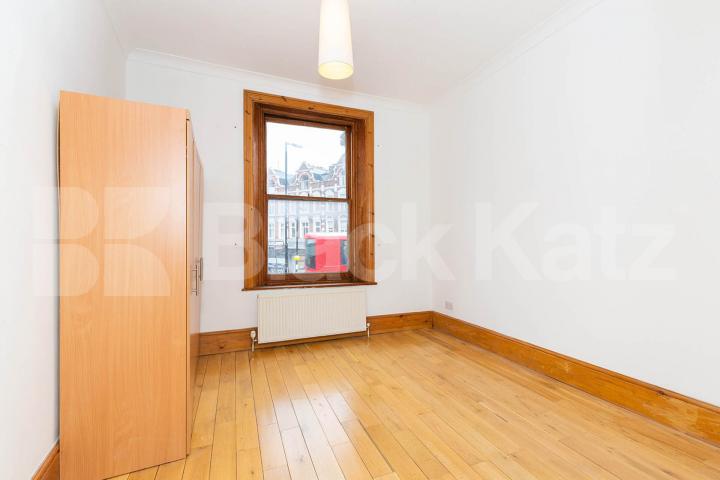 2 bedroom property with a 20ft roof terrace in central Crouch End Park Road, Crouch End